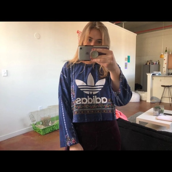 Adidas Crewneck - Picture 2 of 4